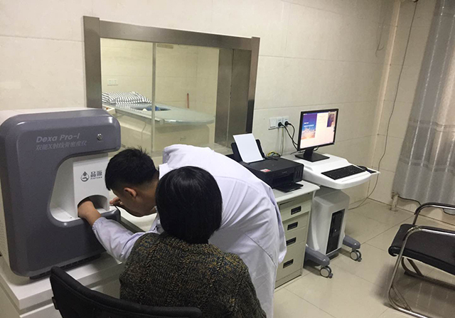 年輕人檢測骨密度選擇超聲骨密度檢測儀的還是X射線骨密度檢測儀的？